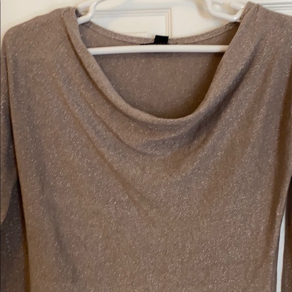 Beautiful Top - Picture 2 of 4